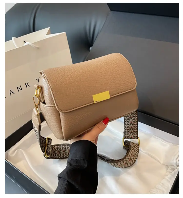 Women's Brown Leather Crossbody Bag with Gold Plated Clasp — feature 2