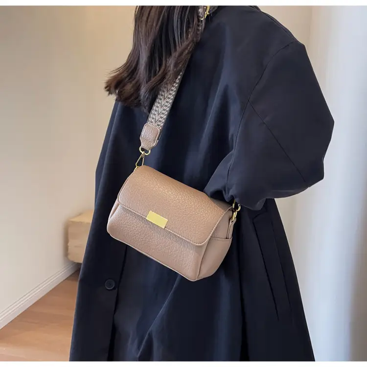Women's Brown Leather Crossbody Bag with Gold Plated Clasp — feature 23