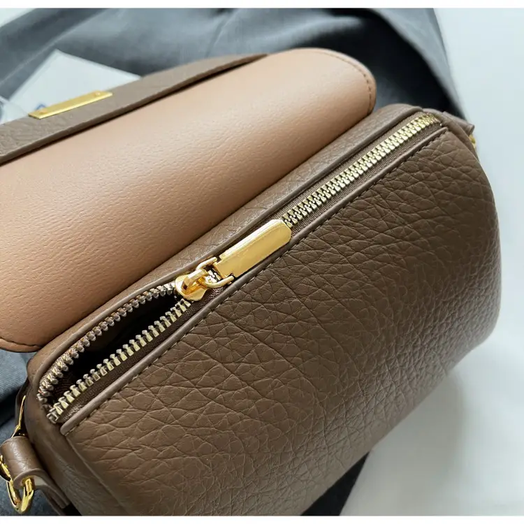 Women's Brown Leather Crossbody Bag with Gold Plated Clasp — feature 27