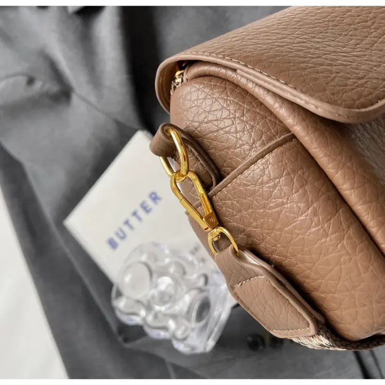 Women's Brown Leather Crossbody Bag with Gold Plated Clasp — feature 30