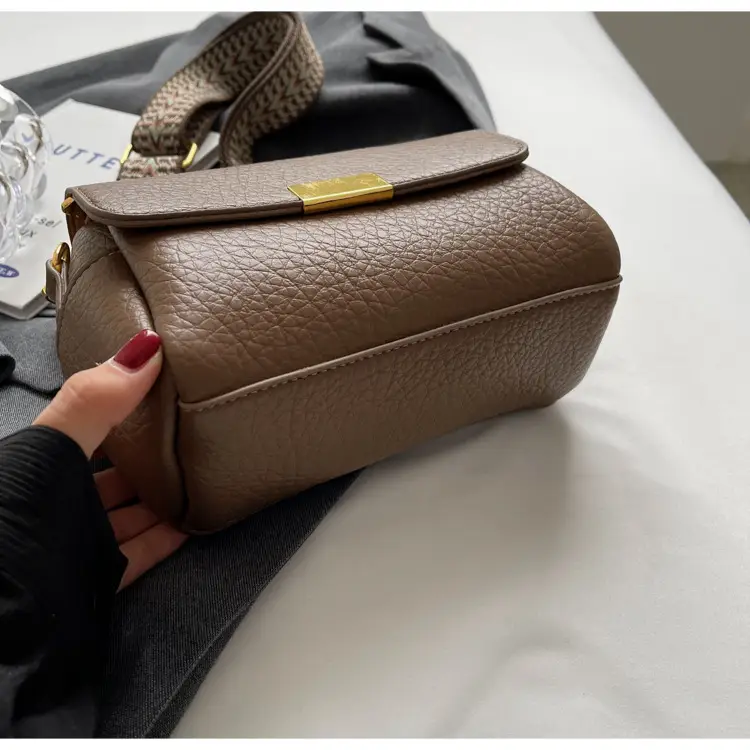 Women's Brown Leather Crossbody Bag with Gold Plated Clasp — feature 33