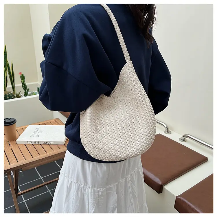 Brown Woven Shoulder Bag Large Capacity 2025 — feature 16
