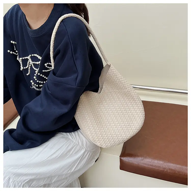 Brown Woven Shoulder Bag Large Capacity 2025 — feature 17