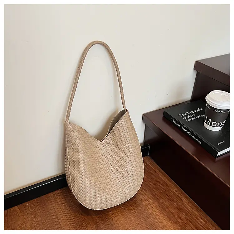 Brown Woven Shoulder Bag Large Capacity 2025 - Image 4