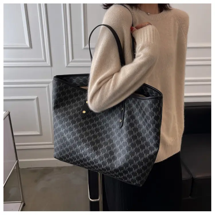Large Capacity Women's Textured Shoulder Bag with Gold Hardware — feature 5