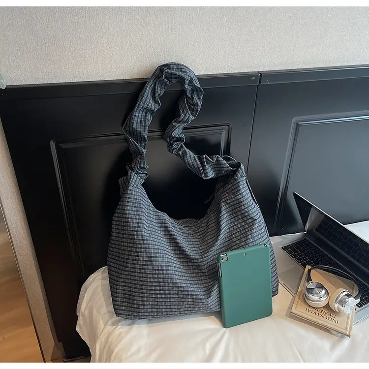 2025 Nylon Shoulder Bag Women Large Capacity Commuter Tote — feature 33