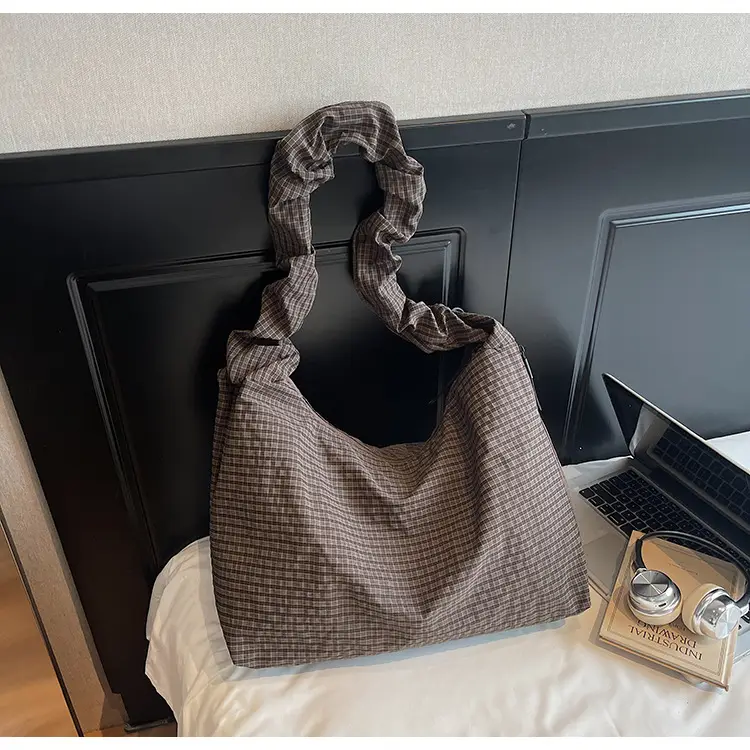 2025 Nylon Shoulder Bag Women Large Capacity Commuter Tote — feature 36