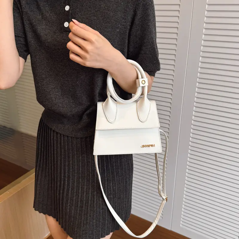 White Retro Handbag with Chain Strap for Women - Image 8