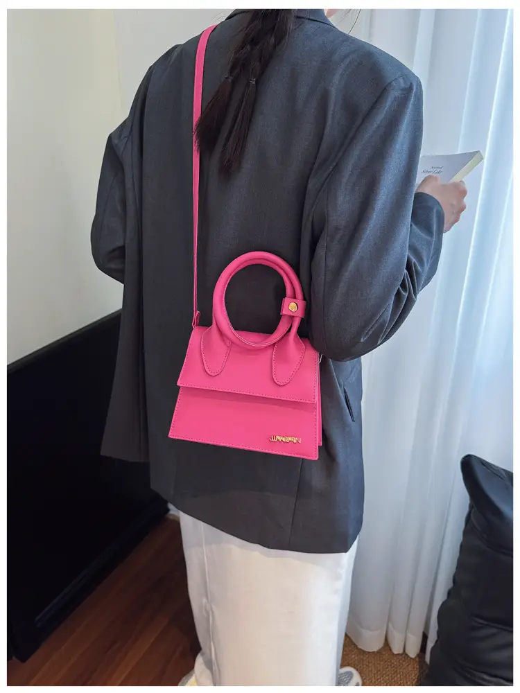 White Retro Handbag with Chain Strap for Women — feature 15