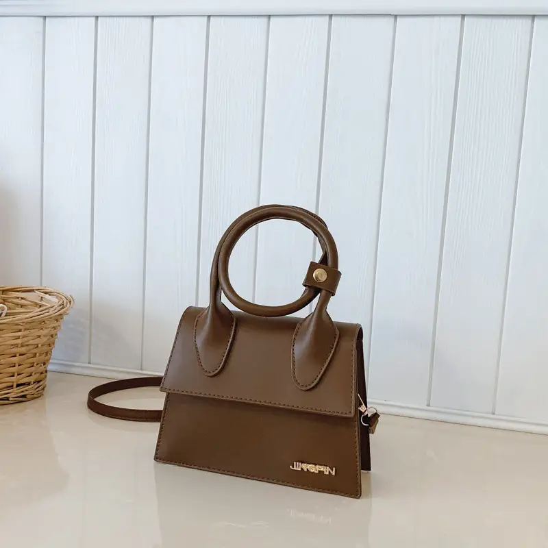 White Retro Handbag with Chain Strap for Women - Image 3