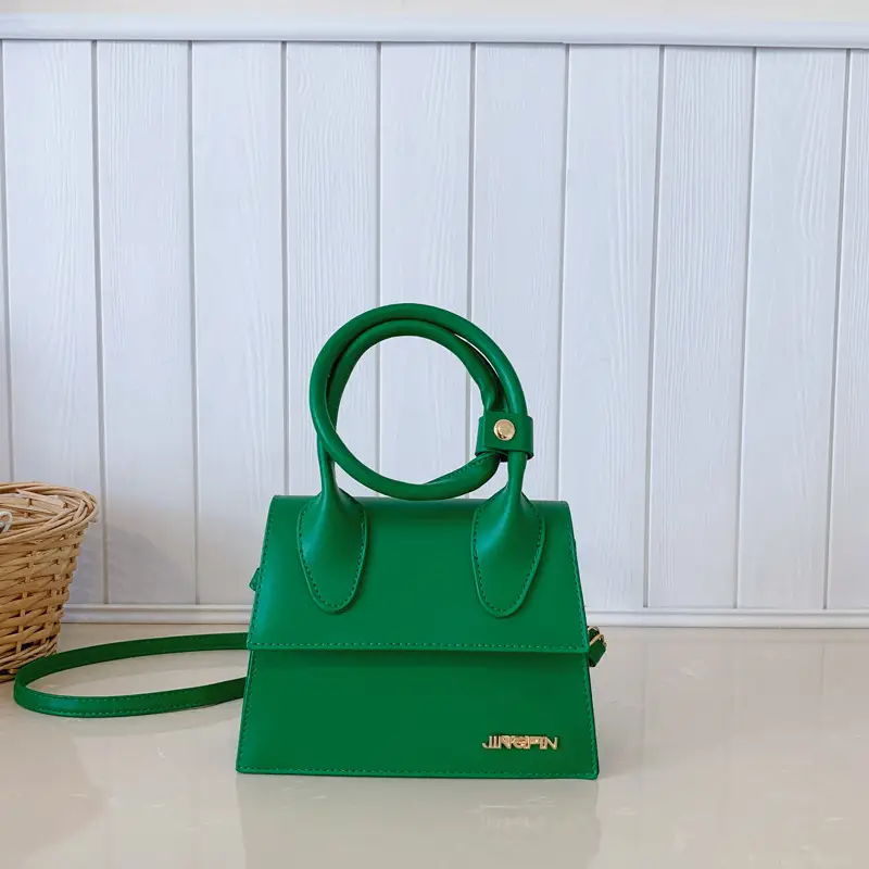 White Retro Handbag with Chain Strap for Women - Image 4