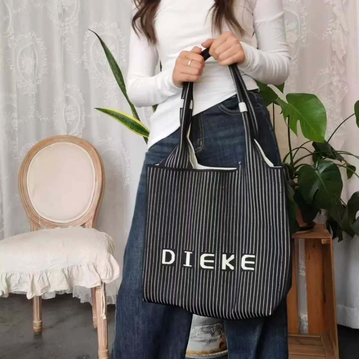 Large Capacity Fly Woven Shoulder Bag for Travel — feature 2