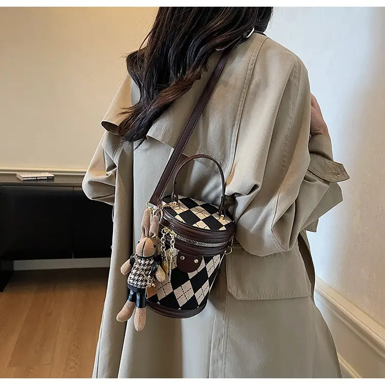 Retro Checkered Handheld Bag for Women — feature 17