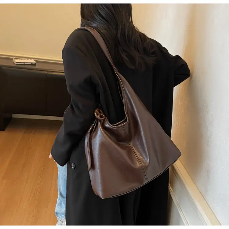 Brown Leather Shoulder Bag for Women 2026 Autumn Winter — feature 11