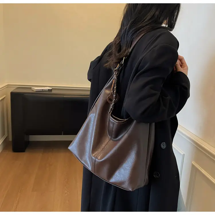 Brown Leather Shoulder Bag for Women 2026 Autumn Winter — feature 12
