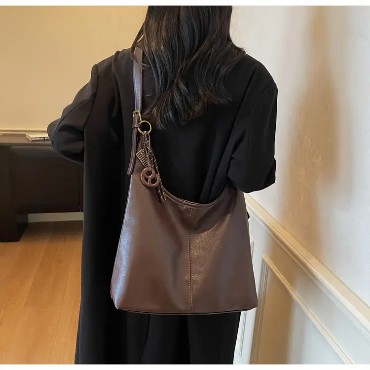 Brown Leather Shoulder Bag for Women 2026 Autumn Winter — feature 9