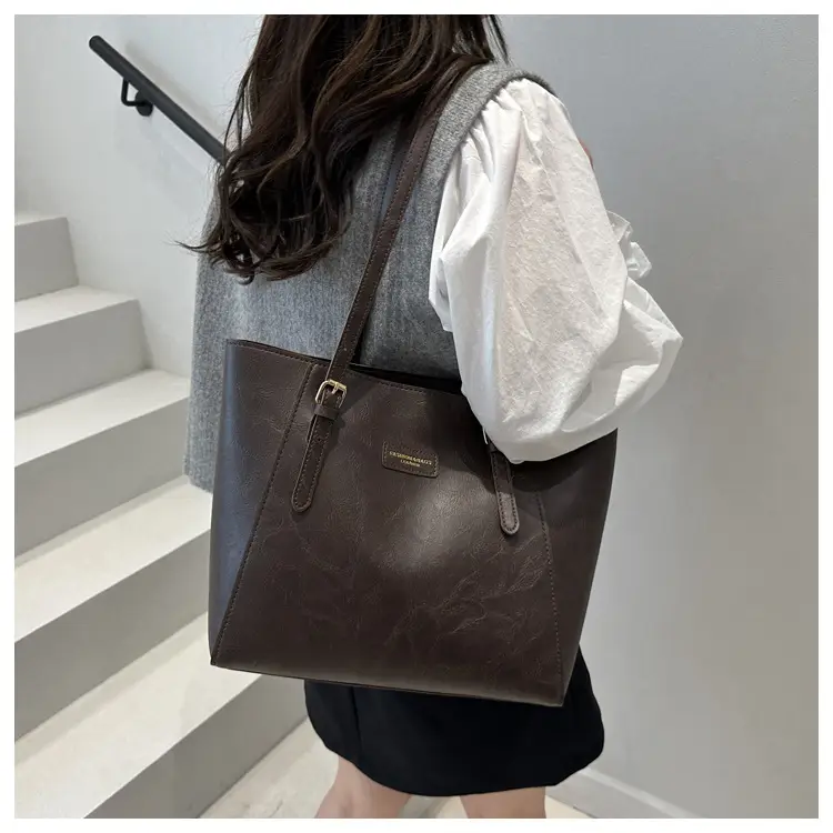 Brown Leather Shoulder Bag for Women Large Capacity — feature 11