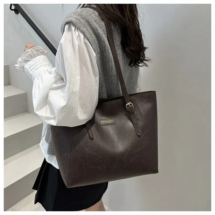 Brown Leather Shoulder Bag for Women Large Capacity — feature 12