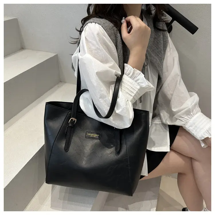 Brown Leather Shoulder Bag for Women Large Capacity — feature 14