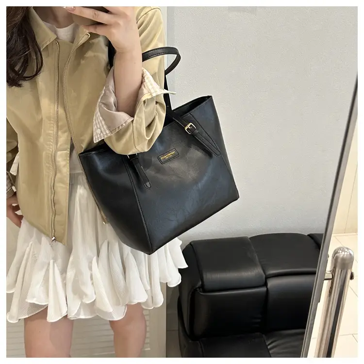 Brown Leather Shoulder Bag for Women Large Capacity — feature 18