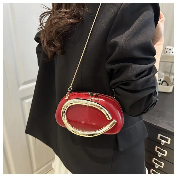 2025 Red Crossbody Bag Women's New Trendy Metal Hardware Personalized Dinner Chain Shoulder Clutch Women's Bag — feature 10