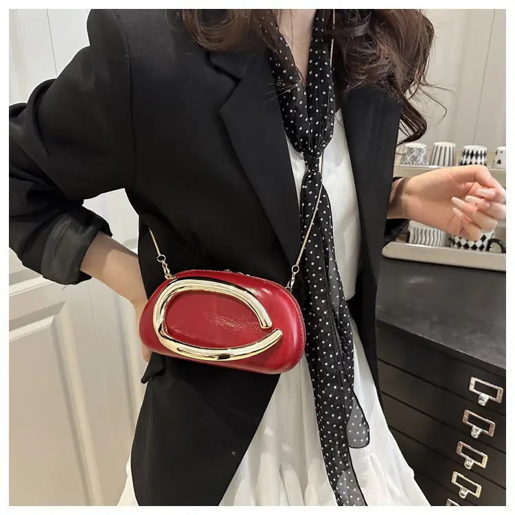 2025 Red Crossbody Bag Women's New Trendy Metal Hardware Personalized Dinner Chain Shoulder Clutch Women's Bag — feature 12