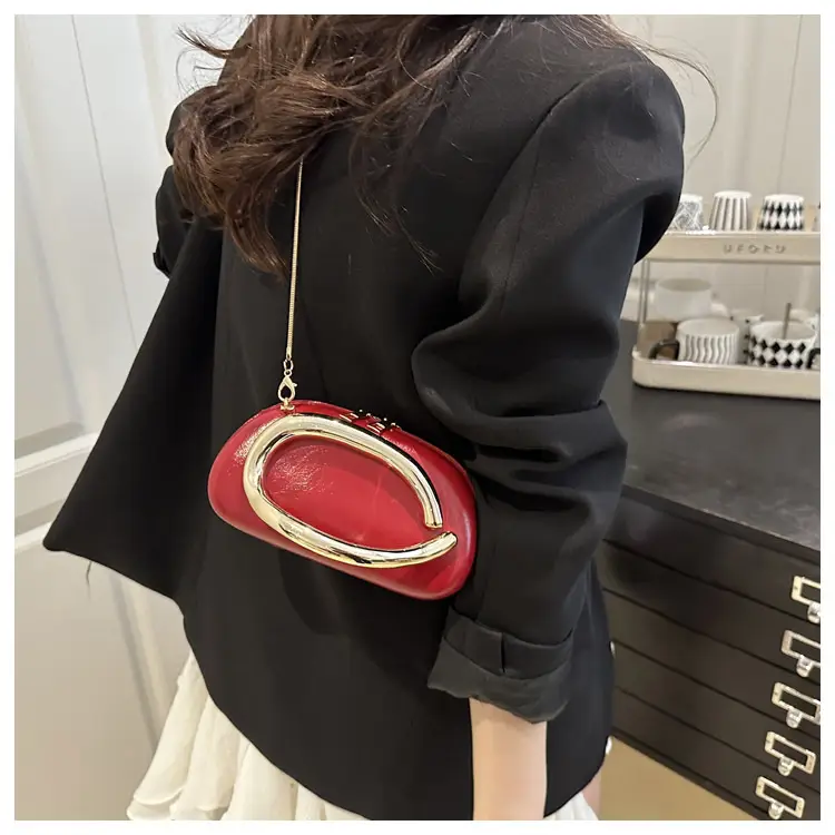 2025 Red Crossbody Bag Women's New Trendy Metal Hardware Personalized Dinner Chain Shoulder Clutch Women's Bag — feature 14