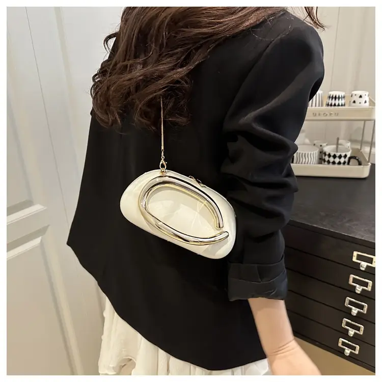 2025 Red Crossbody Bag Women's New Trendy Metal Hardware Personalized Dinner Chain Shoulder Clutch Women's Bag — feature 20