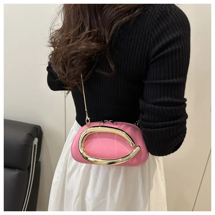2025 Red Crossbody Bag Women's New Trendy Metal Hardware Personalized Dinner Chain Shoulder Clutch Women's Bag — feature 25