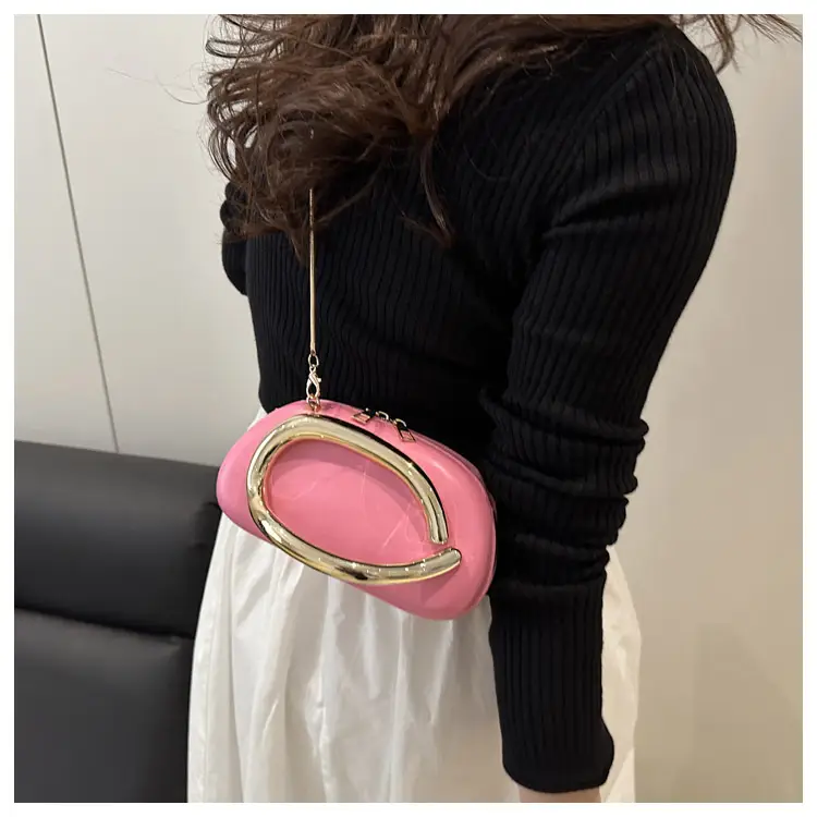 2025 Red Crossbody Bag Women's New Trendy Metal Hardware Personalized Dinner Chain Shoulder Clutch Women's Bag — feature 26