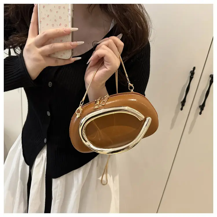 2025 Red Crossbody Bag Women's New Trendy Metal Hardware Personalized Dinner Chain Shoulder Clutch Women's Bag — feature 27