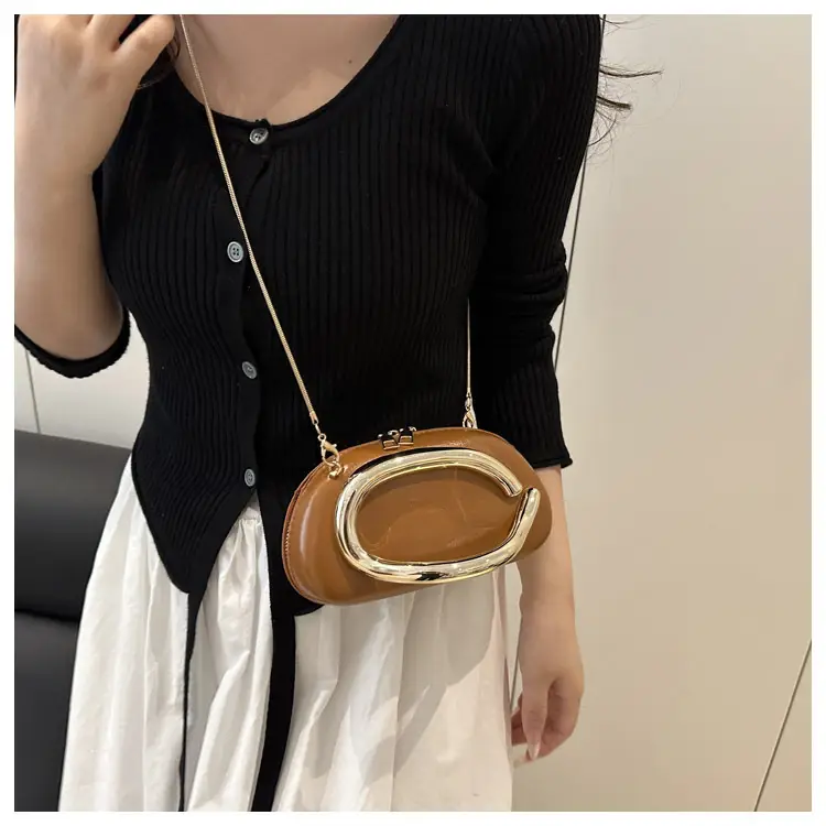 2025 Red Crossbody Bag Women's New Trendy Metal Hardware Personalized Dinner Chain Shoulder Clutch Women's Bag — feature 30