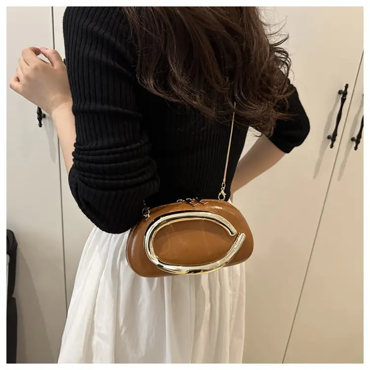 2025 Red Crossbody Bag Women's New Trendy Metal Hardware Personalized Dinner Chain Shoulder Clutch Women's Bag — feature 31