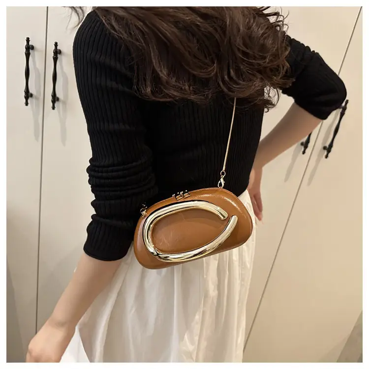 2025 Red Crossbody Bag Women's New Trendy Metal Hardware Personalized Dinner Chain Shoulder Clutch Women's Bag — feature 32