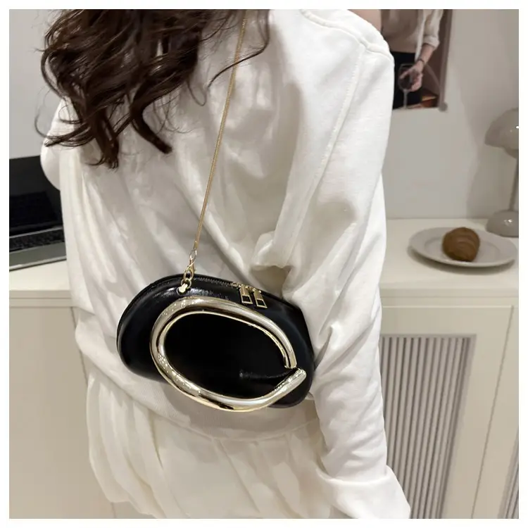 2025 Red Crossbody Bag Women's New Trendy Metal Hardware Personalized Dinner Chain Shoulder Clutch Women's Bag — feature 36