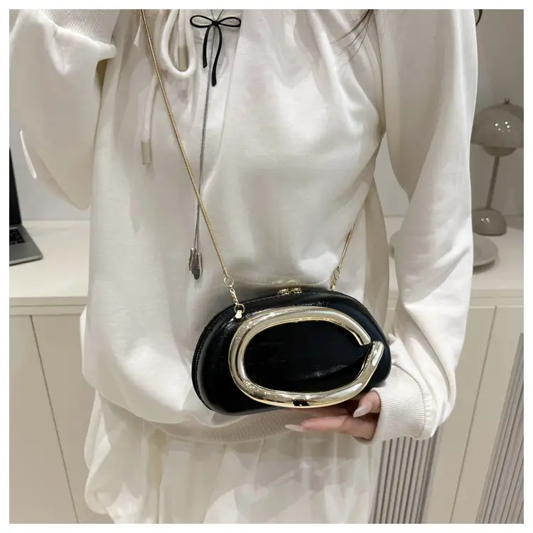 2025 Red Crossbody Bag Women's New Trendy Metal Hardware Personalized Dinner Chain Shoulder Clutch Women's Bag — feature 37