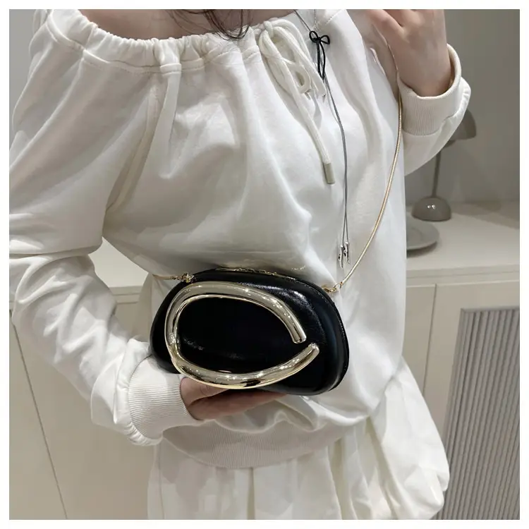 2025 Red Crossbody Bag Women's New Trendy Metal Hardware Personalized Dinner Chain Shoulder Clutch Women's Bag — feature 38