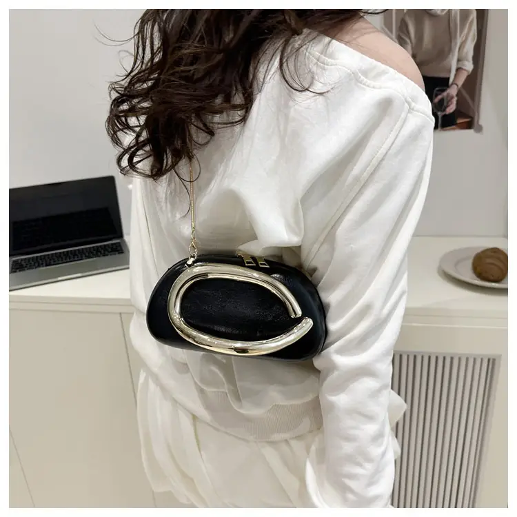2025 Red Crossbody Bag Women's New Trendy Metal Hardware Personalized Dinner Chain Shoulder Clutch Women's Bag — feature 40