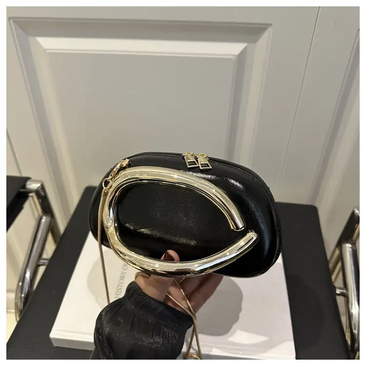 2025 Red Crossbody Bag Women's New Trendy Metal Hardware Personalized Dinner Chain Shoulder Clutch Women's Bag — feature 42