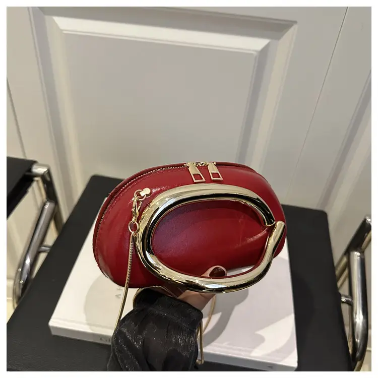 2025 Red Crossbody Bag Women's New Trendy Metal Hardware Personalized Dinner Chain Shoulder Clutch Women's Bag — feature 44