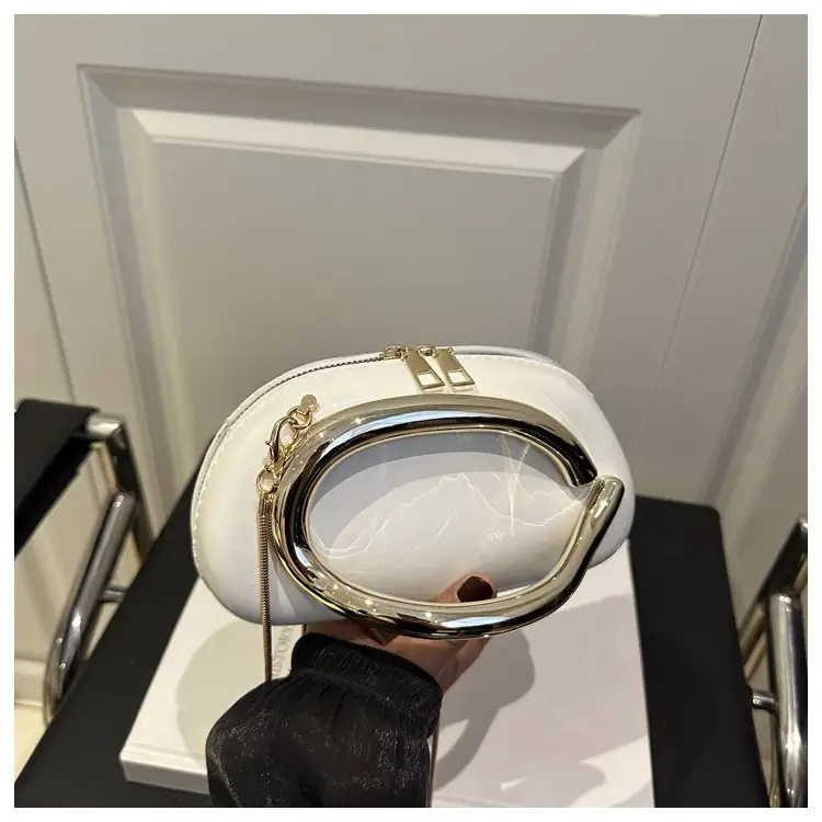 2025 Red Crossbody Bag Women's New Trendy Metal Hardware Personalized Dinner Chain Shoulder Clutch Women's Bag — feature 45