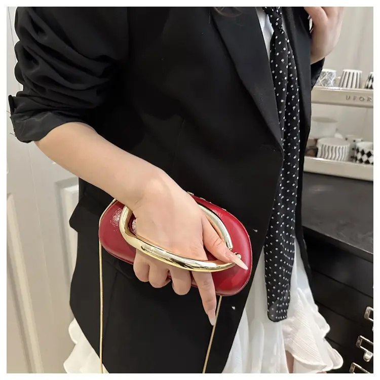 2025 Red Crossbody Bag Women's New Trendy Metal Hardware Personalized Dinner Chain Shoulder Clutch Women's Bag — feature 8