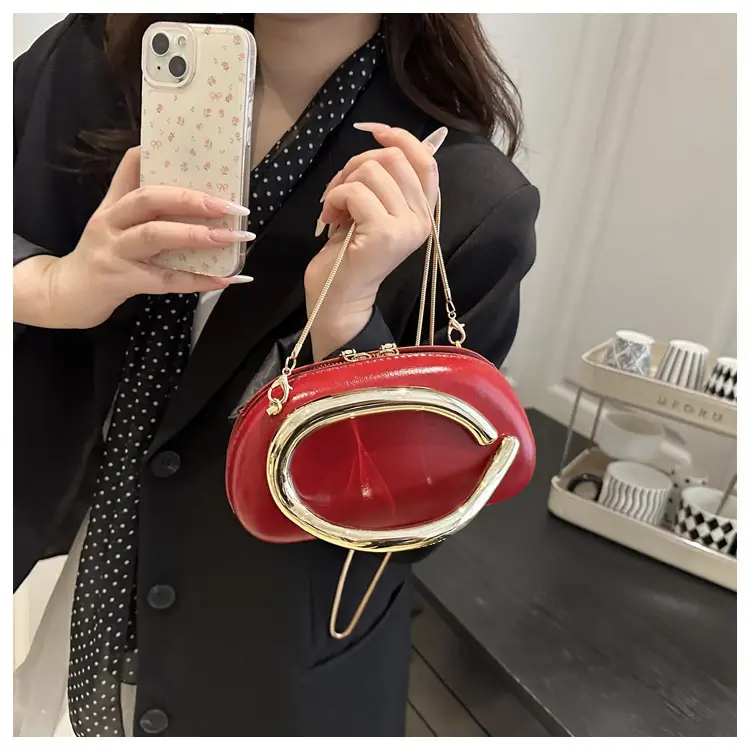 2025 Red Crossbody Bag Women's New Trendy Metal Hardware Personalized Dinner Chain Shoulder Clutch Women's Bag — feature 9