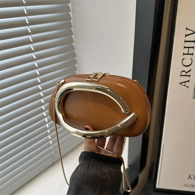 2025 Red Crossbody Bag Women's New Trendy Metal Hardware Personalized Dinner Chain Shoulder Clutch Women's Bag - Image 3