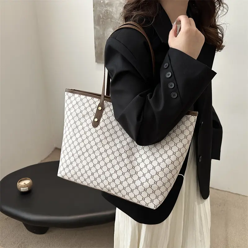 Retro Monogram Tote Bag Large Capacity Leather Handle - Image 5