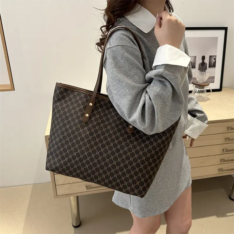 Retro Monogram Tote Bag Large Capacity Leather Handle - Image 6