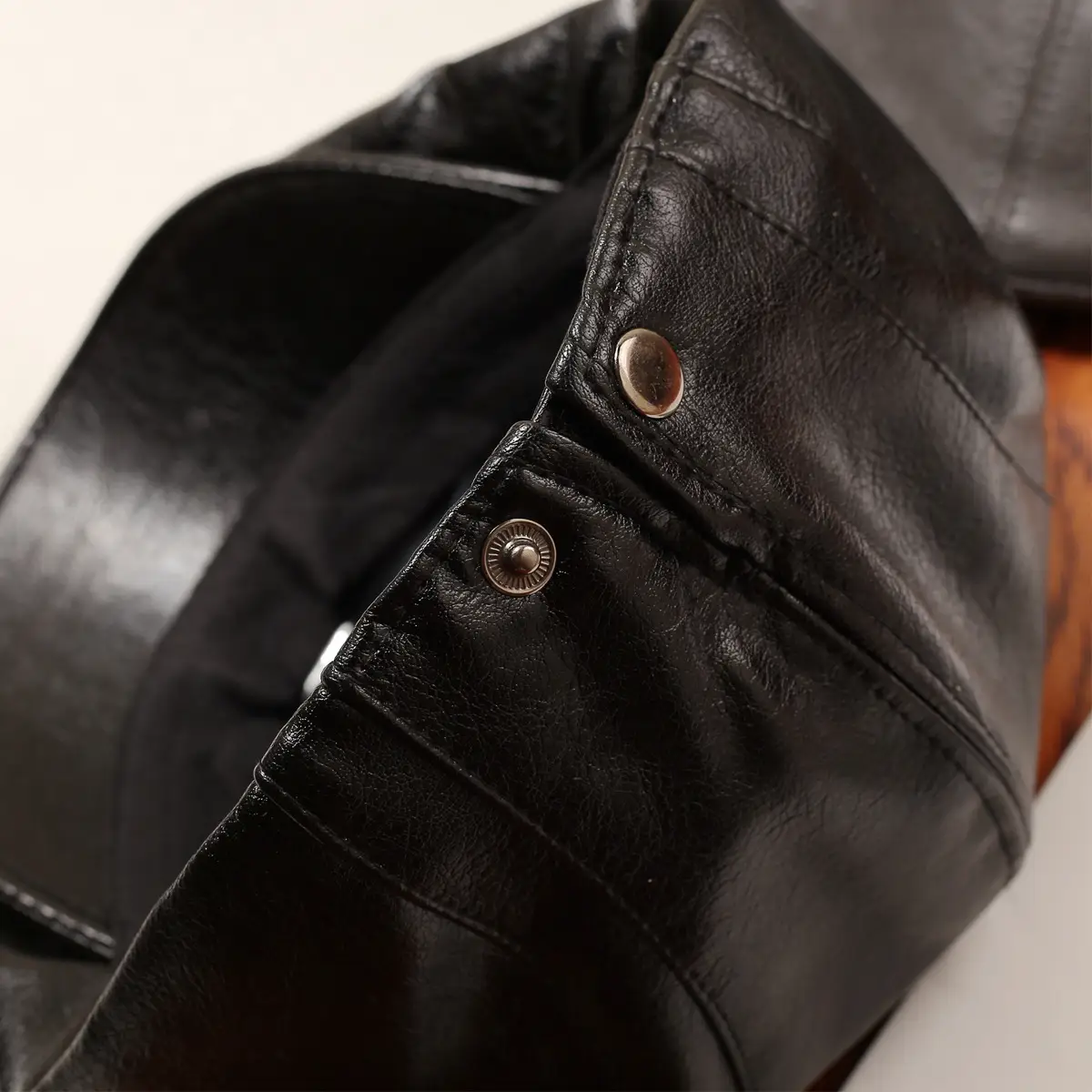 Women Retro Leather Duckbill Cap Brown — feature 16