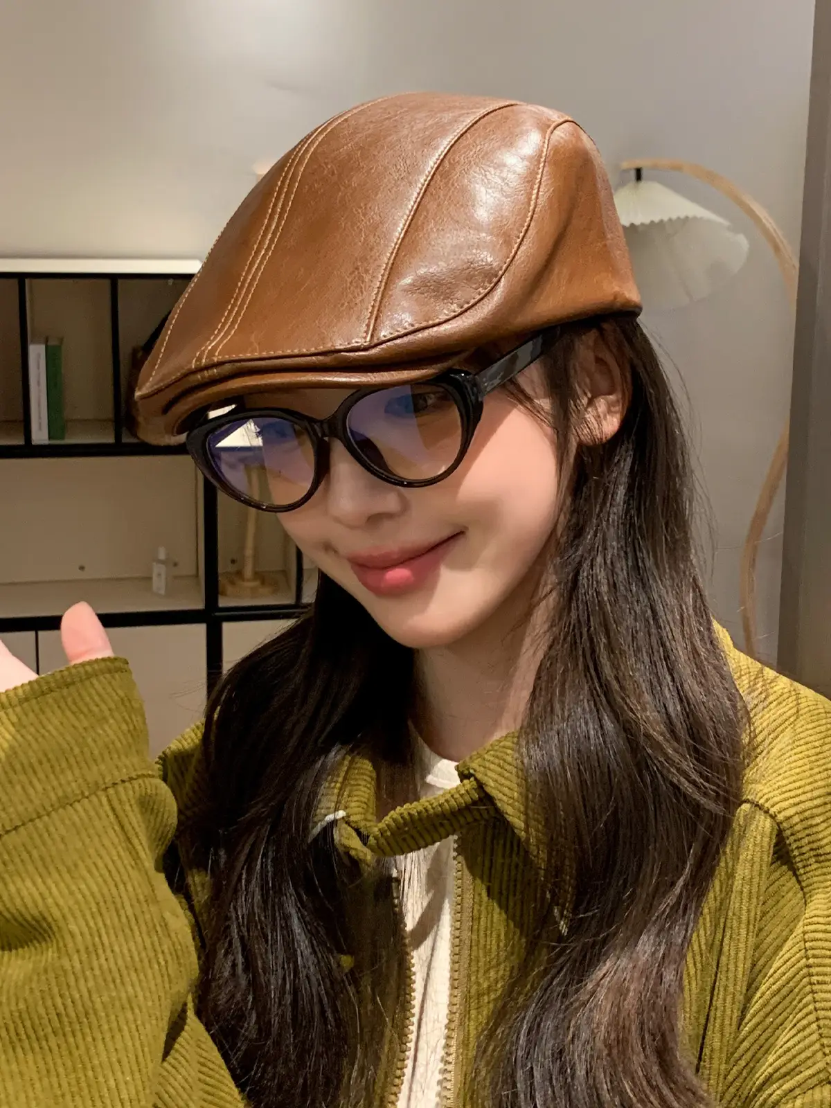 Women Retro Leather Duckbill Cap Brown — feature 5