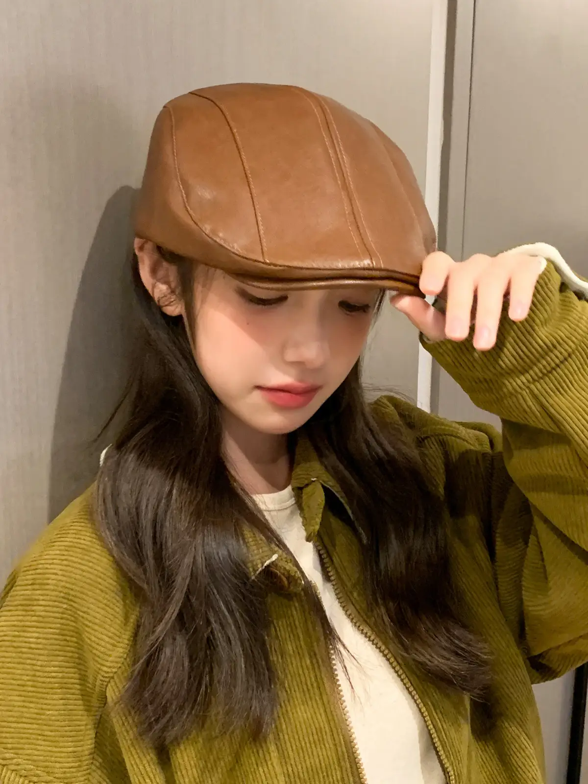 Women Retro Leather Duckbill Cap Brown — feature 7