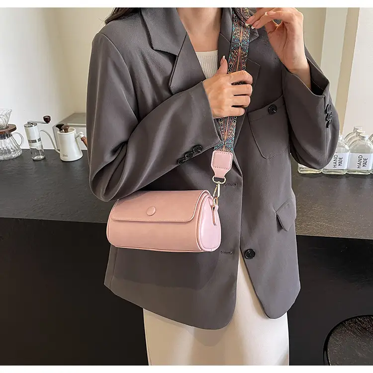 Women Crossbody Bag Brown Leather European American Retro Work 2025 — feature 12